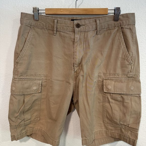 Levi Strauss Cargo Jean Shorts Size 34 with 9 Inch Inseam Tan Color Cotton Denim - Picture 1 of 7